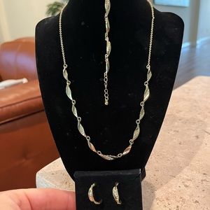 Avon classic embellished 3-piece gift set